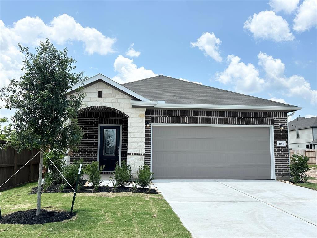 4350 Maple Root Lane, Pinehurst, Texas image 1