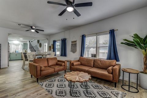 Single Family Residence in Galveston TX 2027 54th Street 4.jpg