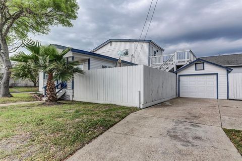 Single Family Residence in Galveston TX 2027 54th Street 1.jpg