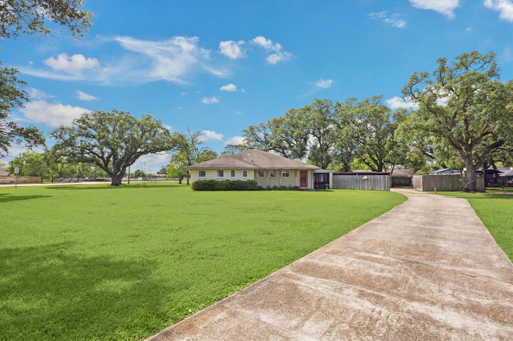 3224 Patricia Lane, Pearland, Texas image 3
