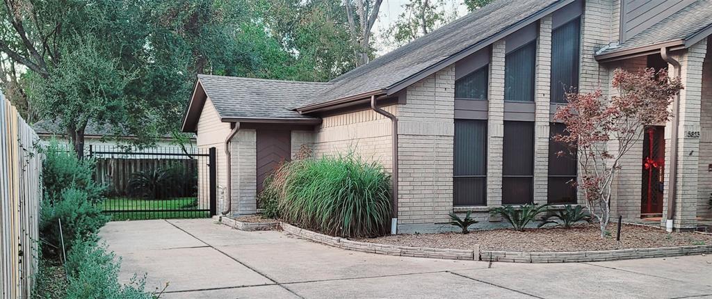 15823 Brook Forest Drive, Houston, Texas image 28