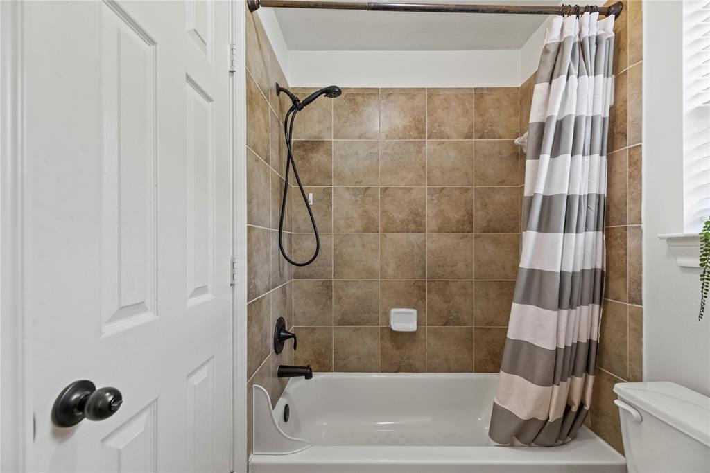 9210 Cold Hollow Lane, Missouri City, Texas image 29