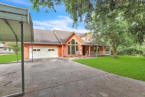 A home in Clute