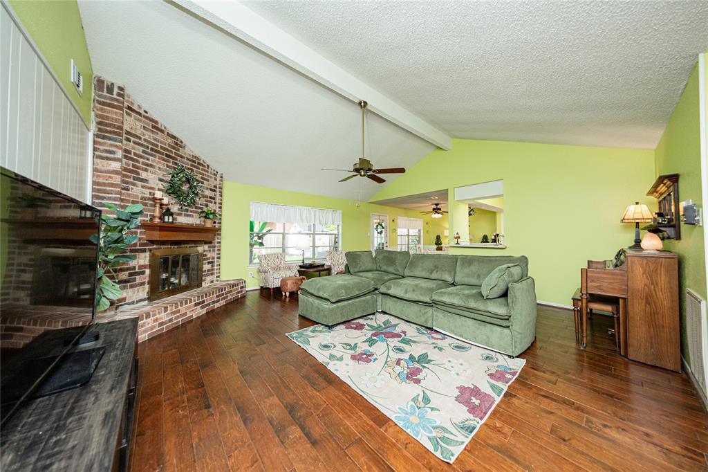2026 Briar Ridge Drive, Rosenberg, Texas image 4
