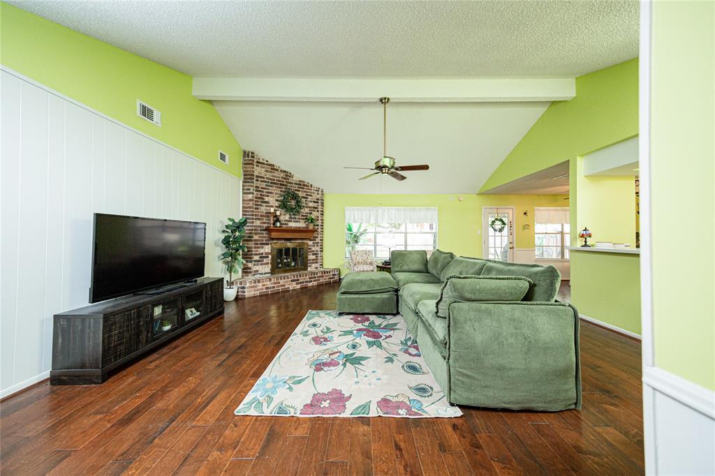 2026 Briar Ridge Drive, Rosenberg, Texas image 3