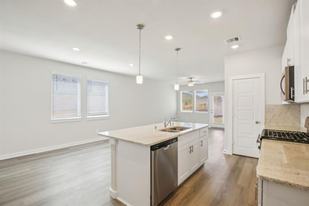 16981 Juniper Blossom Bend, Conroe, Texas image 5