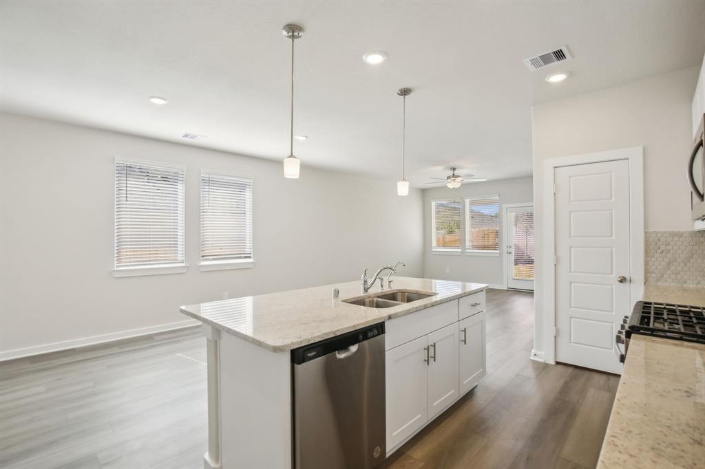 16981 Juniper Blossom Bend, Conroe, Texas image 4