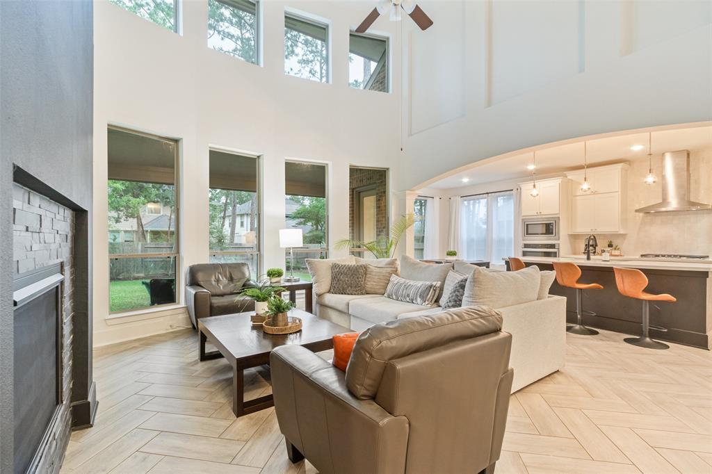 156 Gray Pine Grove Way, Conroe, Texas image 12