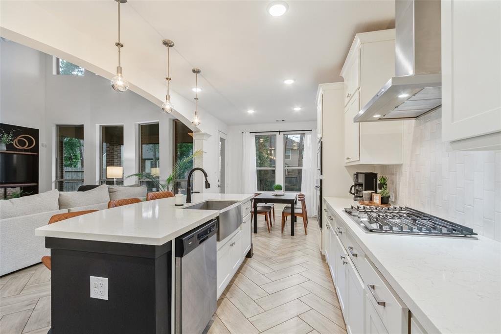 156 Gray Pine Grove Way, Conroe, Texas image 18