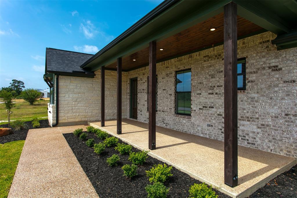 5616 Mill Water Court, Bryan, Texas image 4