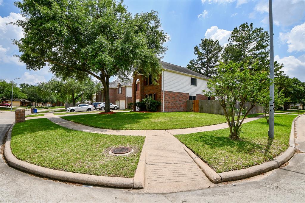 21219 Flat Creek Lane, Katy, Texas image 3