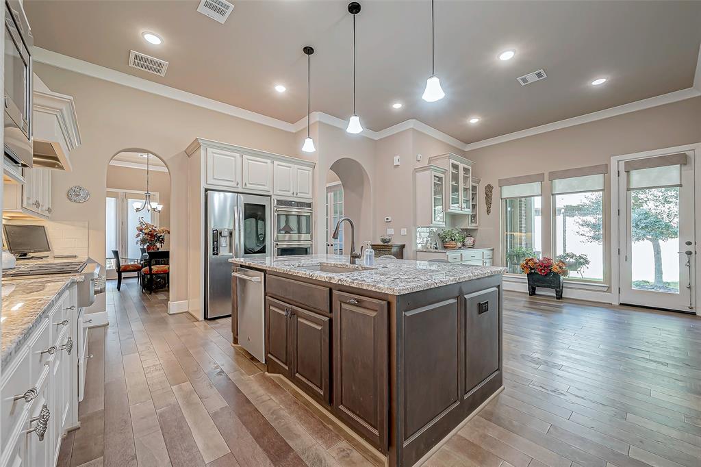 138 Aster Glow Circle, Conroe, Texas image 15
