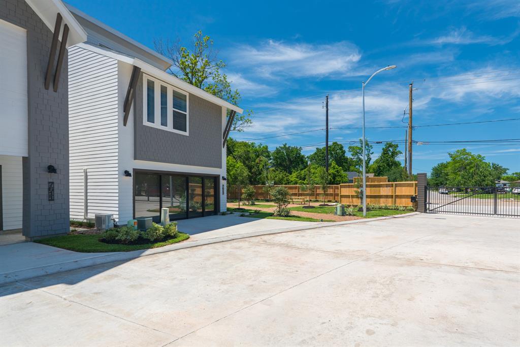 7608 Victory Reserve Streets, Houston, Texas image 7