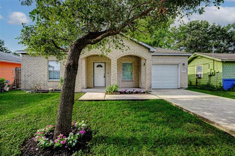 Photo of 7315 Palestine Street, Houston, TX 77020 (MLS # 47007601)