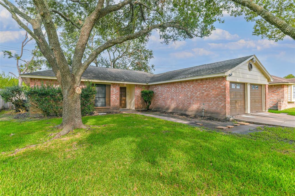 2819 Plymouth Colony Drive, Webster, Texas image 1