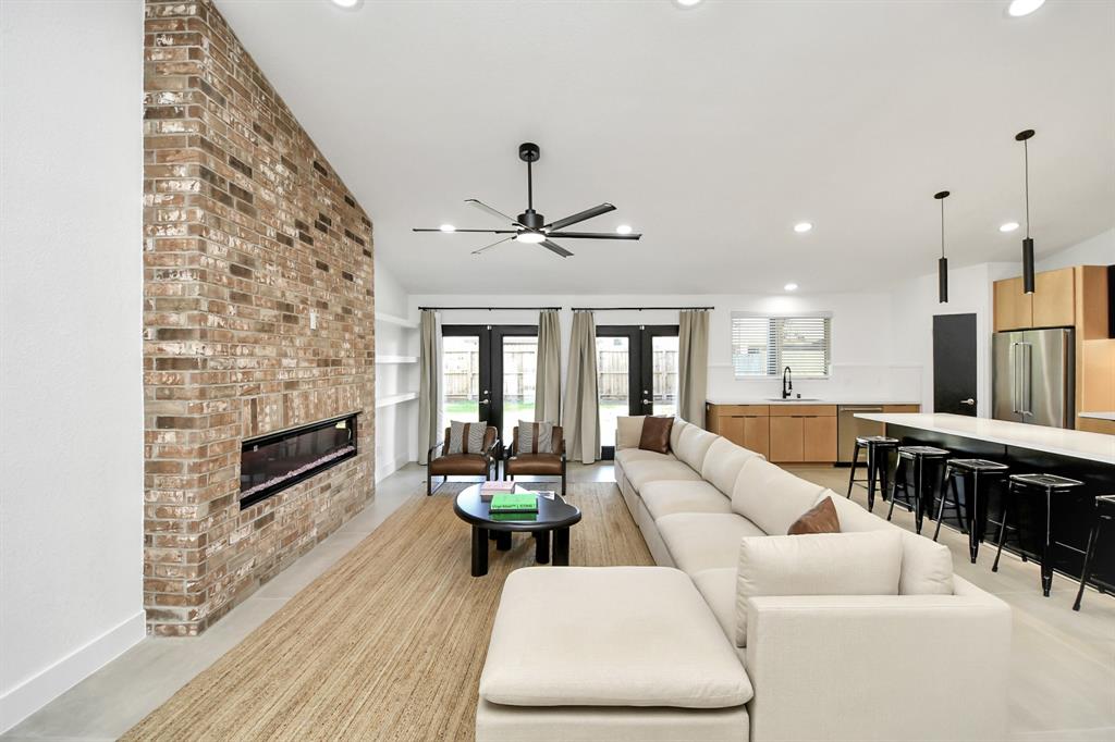 8906 Enchanted Forest Drive, Houston, Texas image 11
