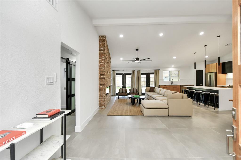 8906 Enchanted Forest Drive, Houston, Texas image 10