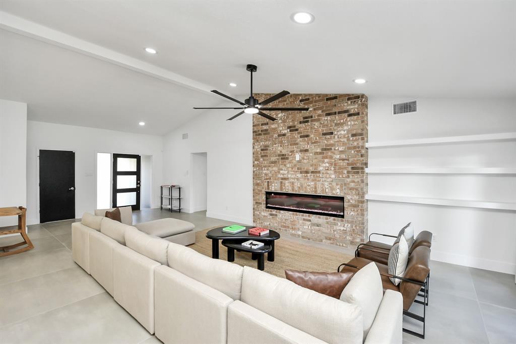 8906 Enchanted Forest Drive, Houston, Texas image 15
