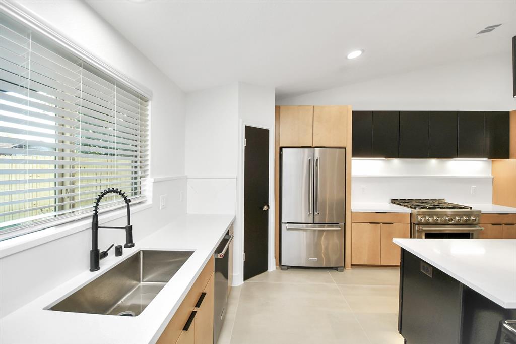 8906 Enchanted Forest Drive, Houston, Texas image 21