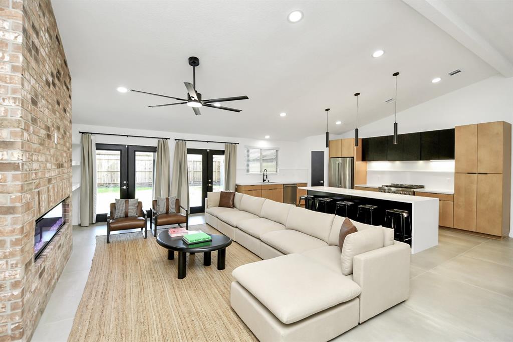 8906 Enchanted Forest Drive, Houston, Texas image 13