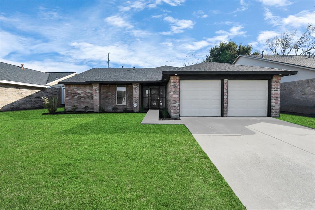 8906 Enchanted Forest Drive, Houston, Texas image 1