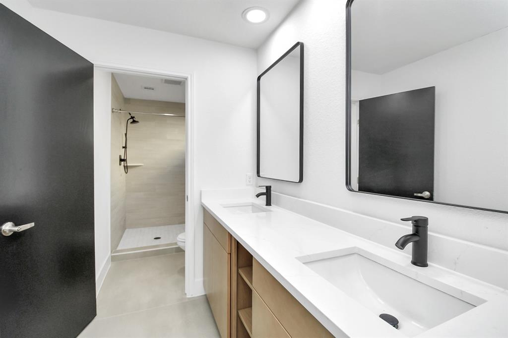 8906 Enchanted Forest Drive, Houston, Texas image 30