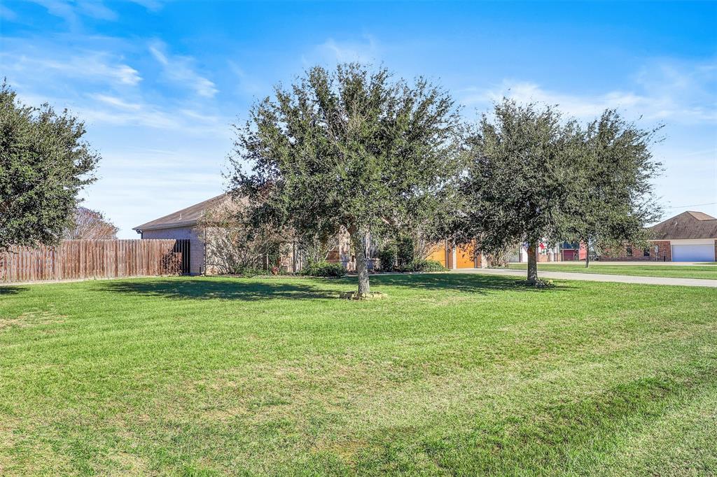 2164 Settlers Way Drive, Sealy, Texas image 2