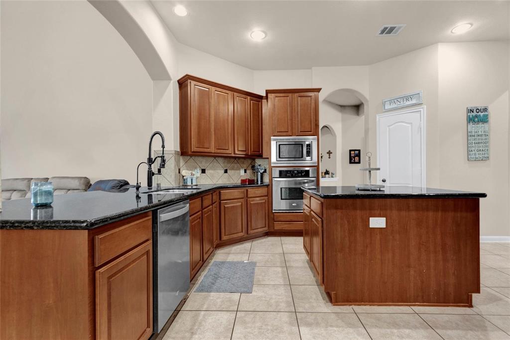 22734 Newcourt Place Street, Tomball, Texas image 8