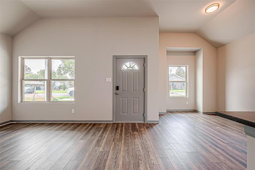 403 Travis Street, Baytown, Texas image 5