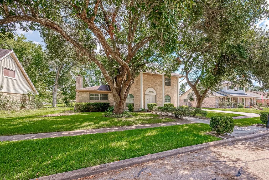 212 Palm Aire Drive, Friendswood, Texas image 2