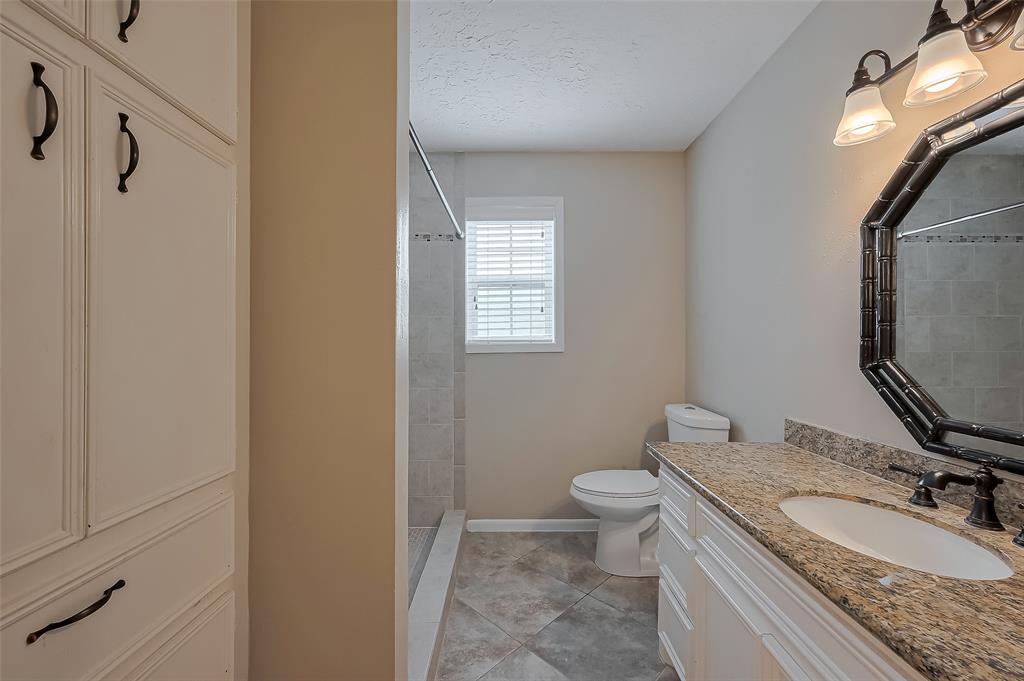 8 Riverwood Lane, Hempstead, Texas image 27