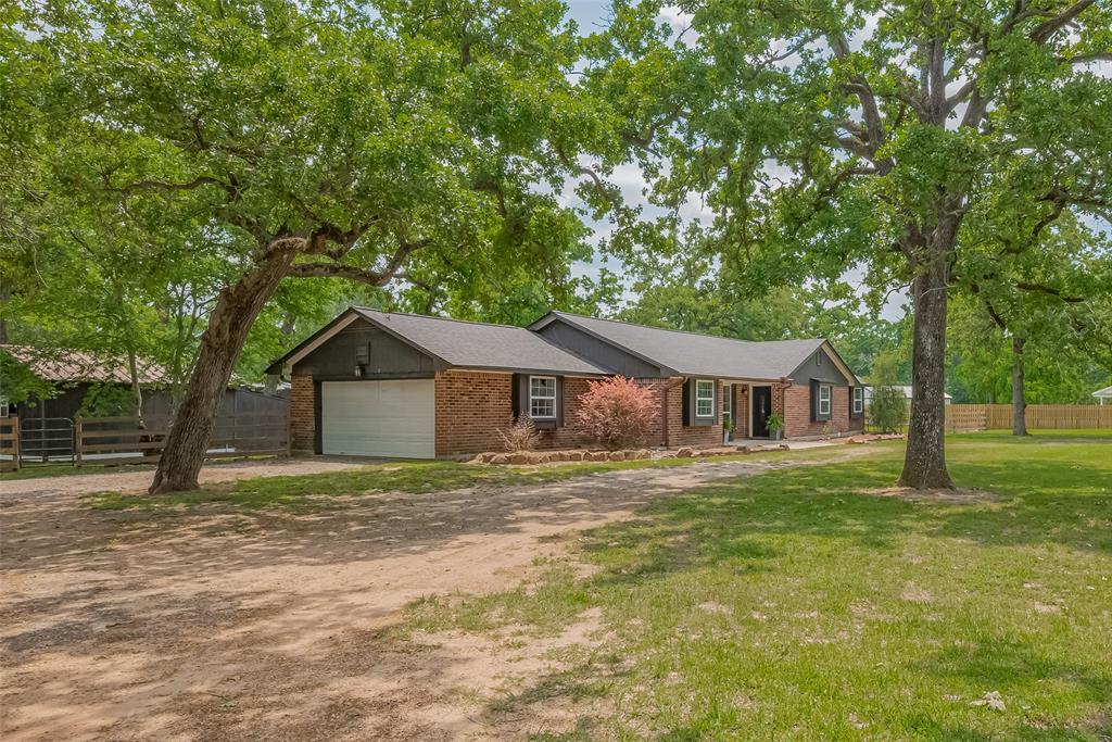8 Riverwood Lane, Hempstead, Texas image 2