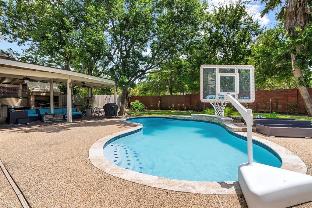 7610 Guinevere Drive, Sugar Land, Texas image 35