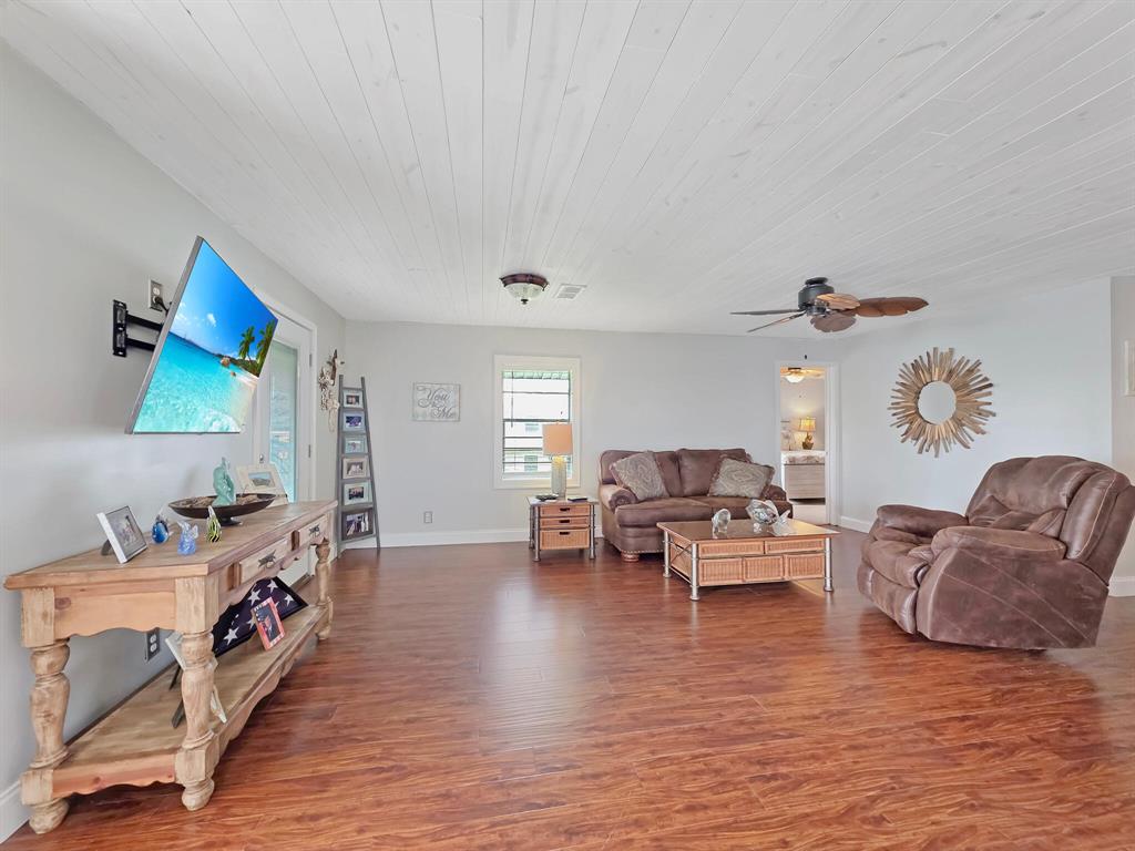 1221 Bay Street, Crystal Beach, Texas image 19