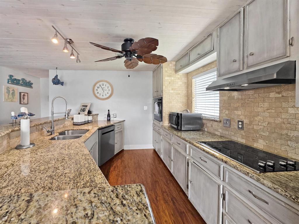 1221 Bay Street, Crystal Beach, Texas image 22