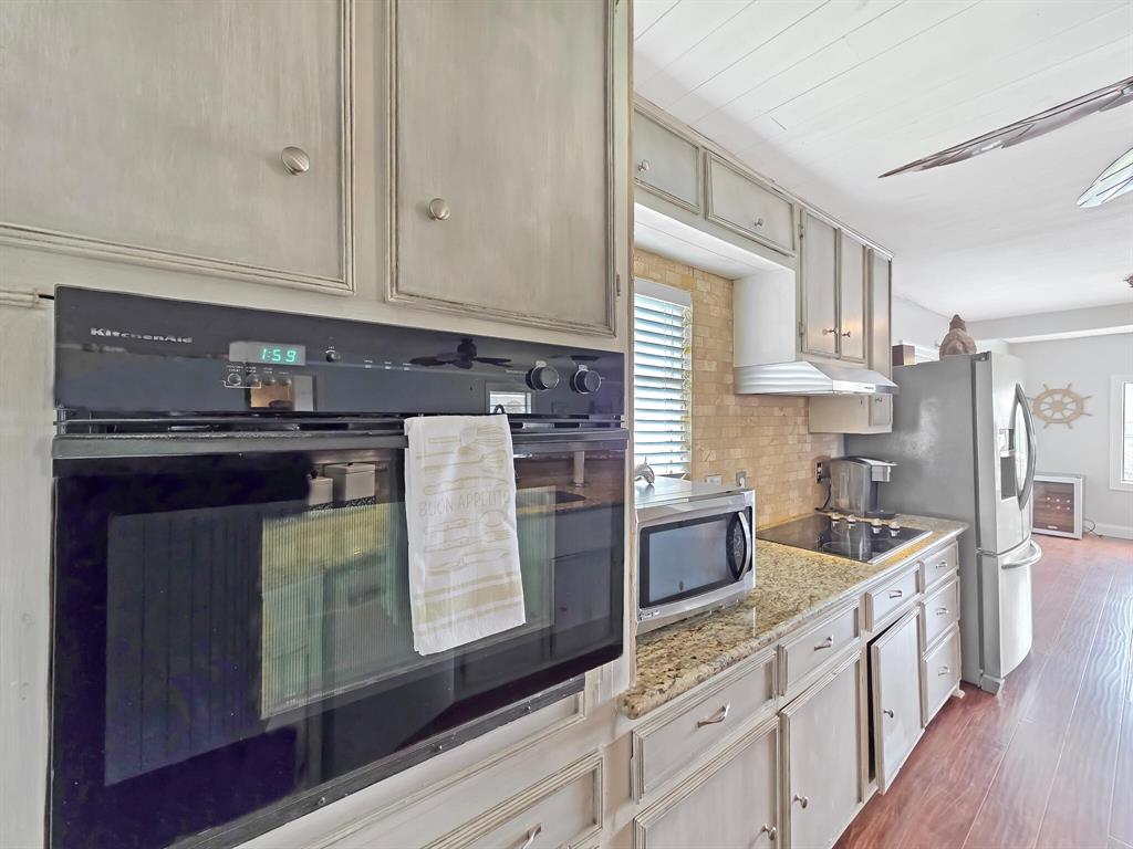 1221 Bay Street, Crystal Beach, Texas image 23