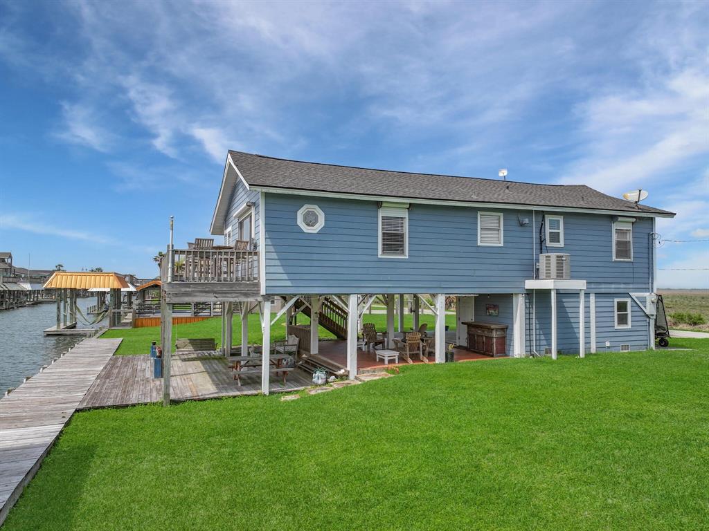 1221 Bay Street, Crystal Beach, Texas image 9