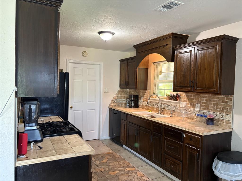 431 Crockett Street, Channelview, Texas image 4