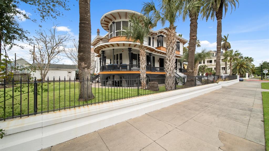 511 17th Street, Galveston, Texas image 2