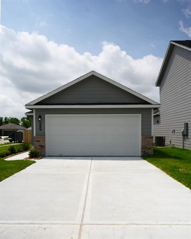 828 Stoney Point Lane, Dayton, Texas image 1