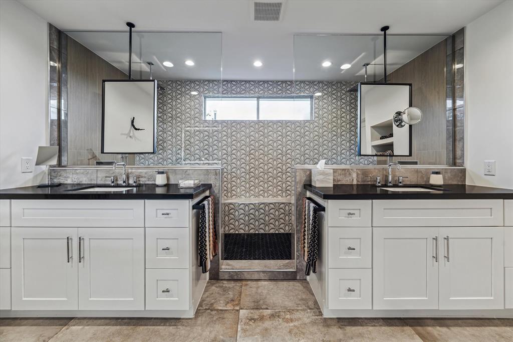 5623 Oak Trail Lane, Houston, Texas image 30