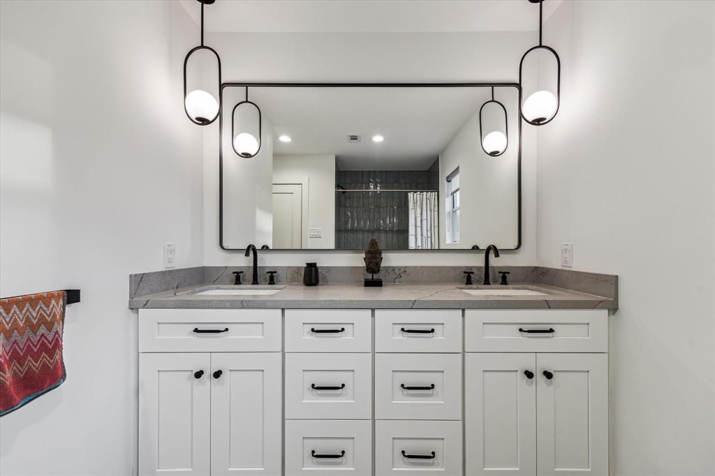 5623 Oak Trail Lane, Houston, Texas image 37