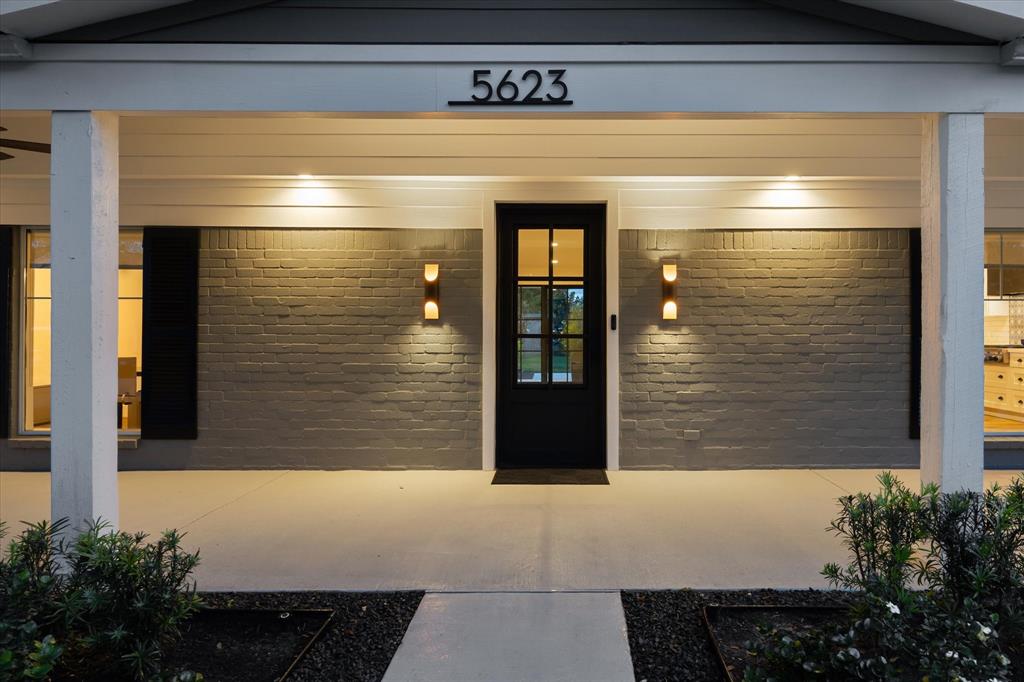 5623 Oak Trail Lane, Houston, Texas image 3