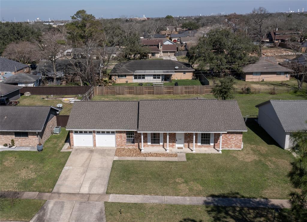 10447 Quiet Hill Road, La Porte, Texas image 2