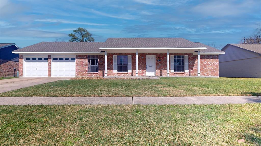 10447 Quiet Hill Road, La Porte, Texas image 1