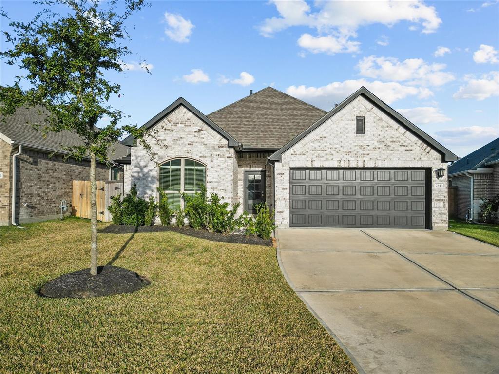 2613 Pines Trace Lane, League City, Texas image 1