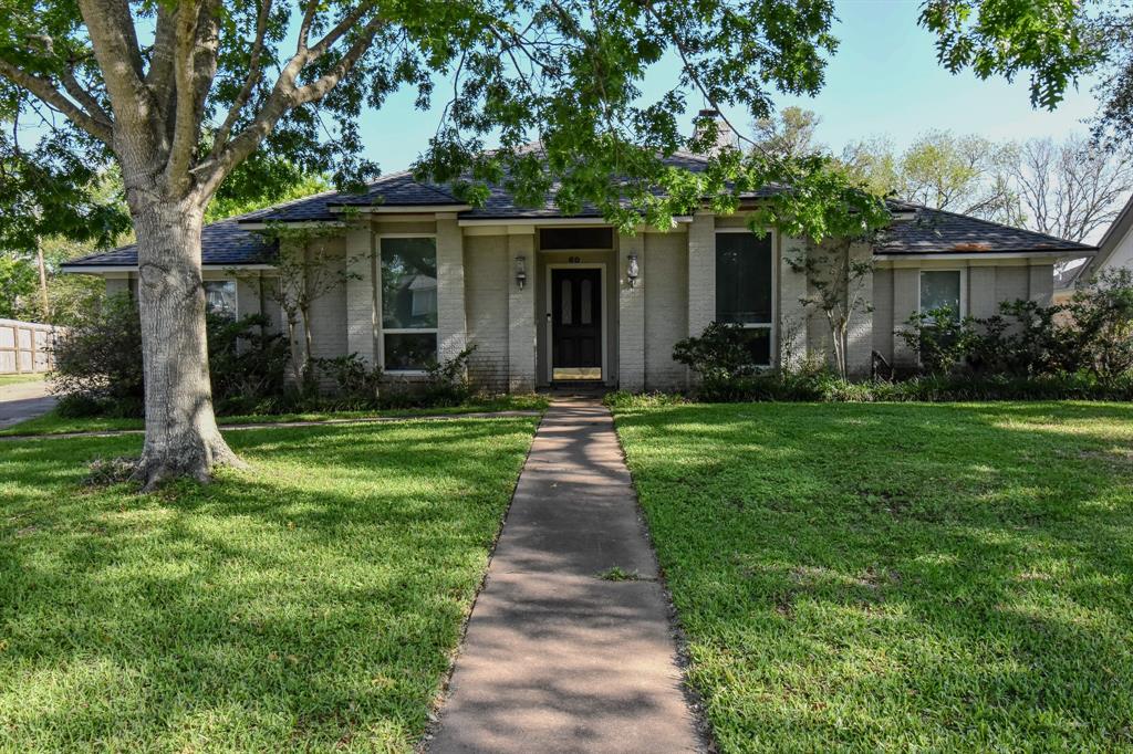 60 Wedgewood Court, Lake Jackson, Texas image 1