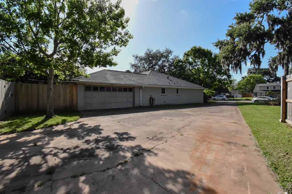 60 Wedgewood Court, Lake Jackson, Texas image 4