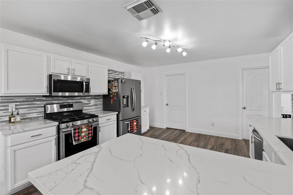 7334 Rising Brook Drive, Cypress, Texas image 8
