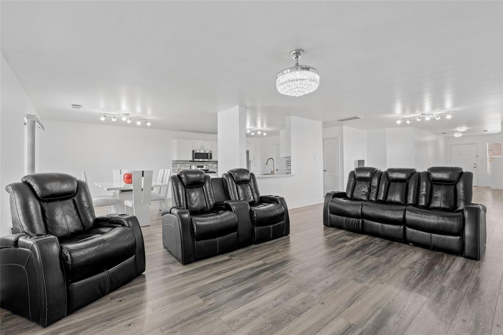 7334 Rising Brook Drive, Cypress, Texas image 5